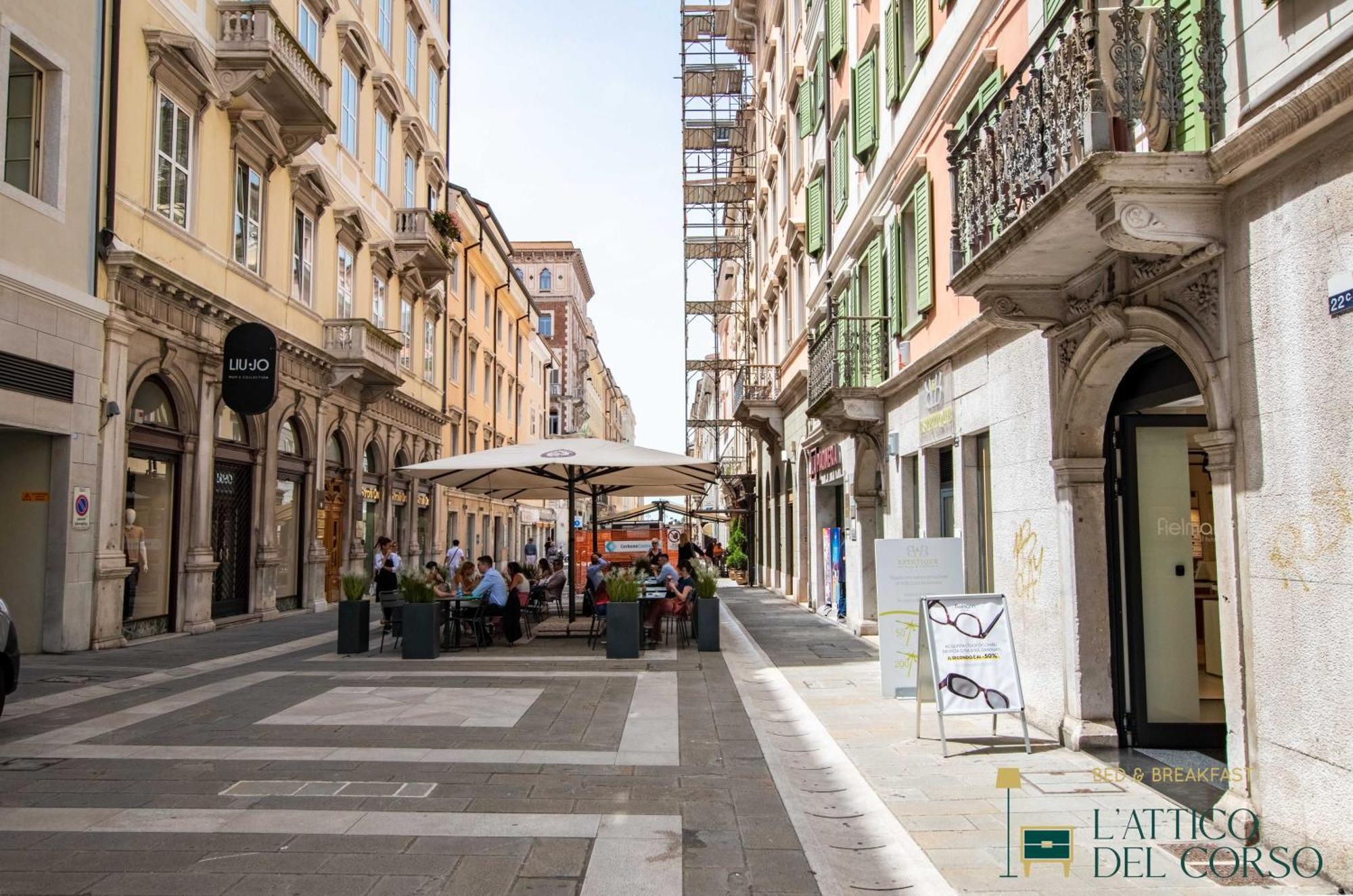 L'Attico Del Corso Apartamento Trieste Exterior foto